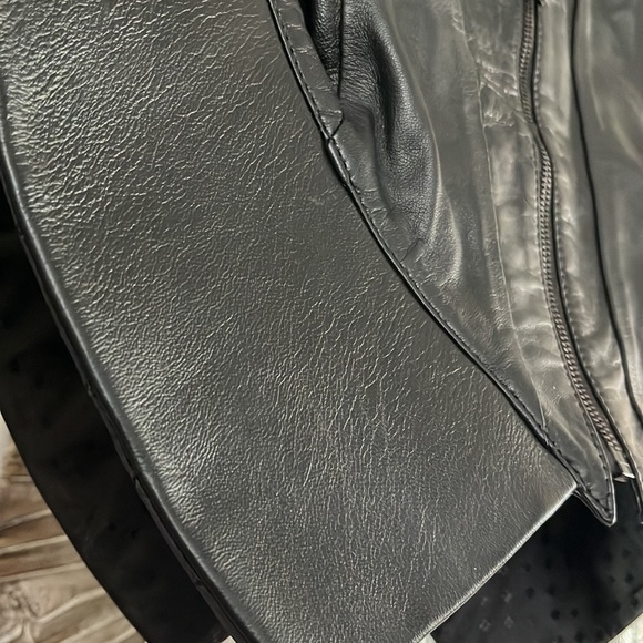 Waist accentuating leather jacket - Picture 4 of 5